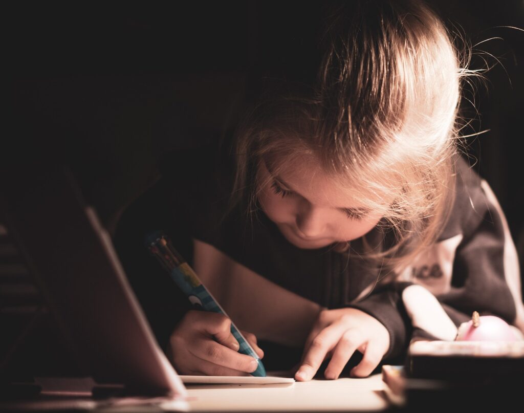 child, girl, writing-5929445.jpg